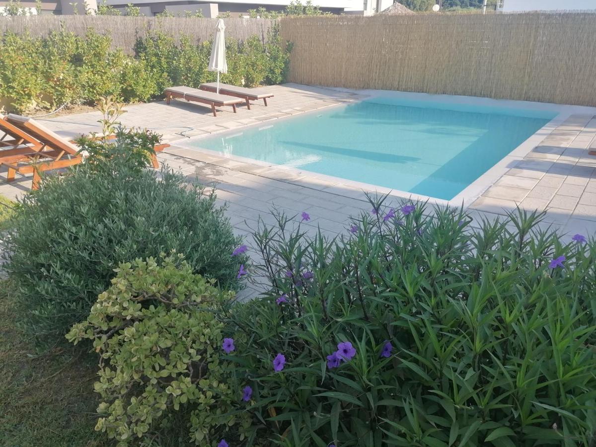 Endless Summer Pool Flat Ixia  Exterior photo